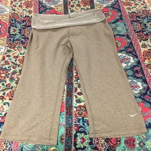 Nike fitted legging capris sz Large (12-14)